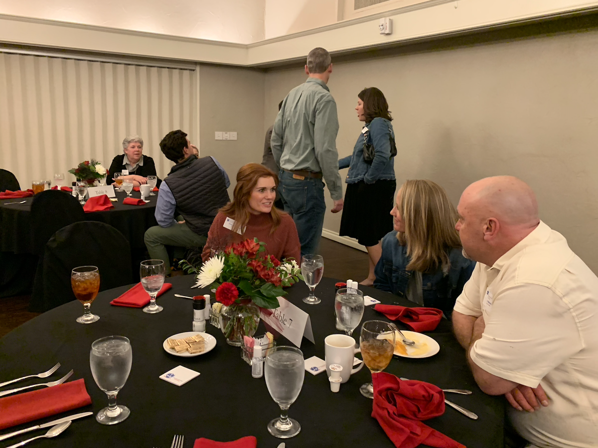 Alumni at dinner